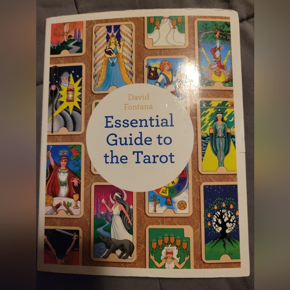 Essential Guide For Tarot Readings - Picture 1 of 2